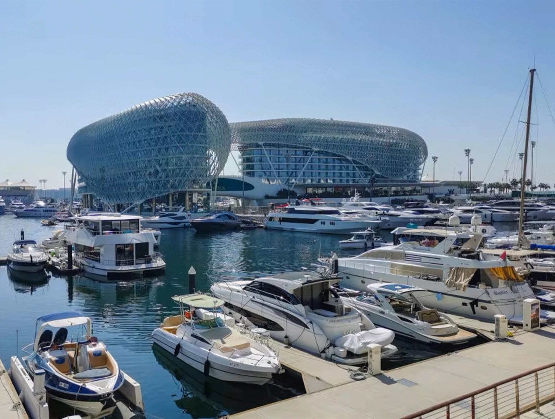 ЯХТА НА ФОРМУЛУ-1 — YAS MARINA, АБУ-ДАБИ